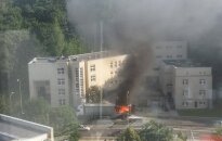 В Вильнюсе загорелся грузовик — раздались взрывы