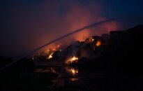 Вечером в Кретингском районе загорелась ферма