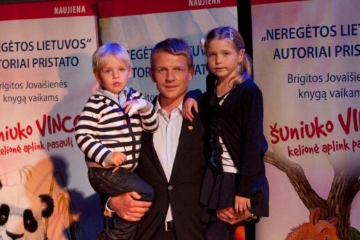 "Neregėtos Lietuvos" autorius M.Jovaiša su vaikais keliauja po visą pasaulį