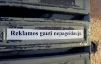 Toks lipdukas ant pašto dėžutės turėtų jus apsaugoti nuo reklaminių lankstinukų