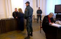 V. Karaliaus grupuotė teisiama su muitininkais: kyšiams – virš milijono