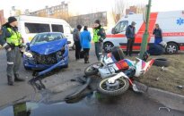 Motociklinių avarijų sezonas prasidėjo ir Klaipėdoje: sužalota jauna pora