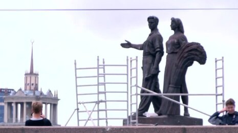 120s: Green Bridge statues and Lithuania's basketball team