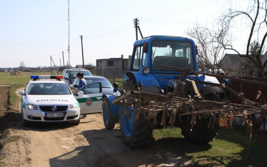 Apie pagrobtą traktorių vyras pranešė tik po 6 metų
