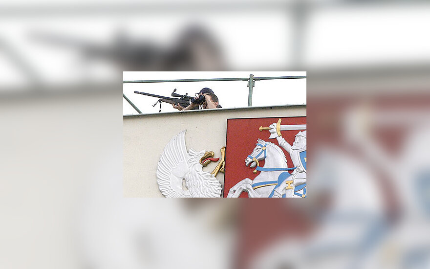 Snaiperis ant prezidentūros stogo