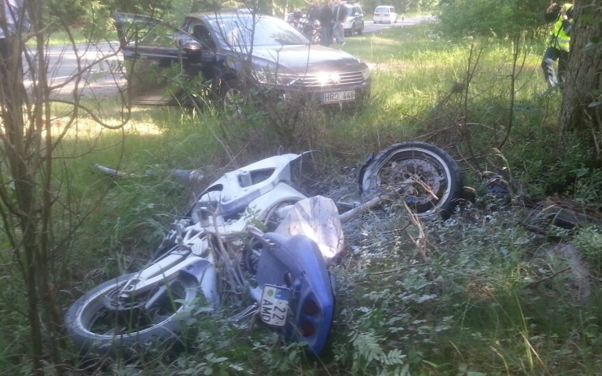 Labai sunkiai sužalotas į baikerių renginį Šventojoje važiavęs motociklininkas