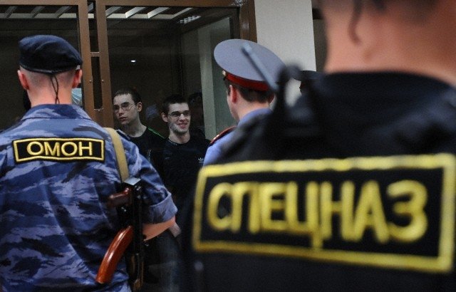 В ЛДПР призывали направить для охраны посольства в Киев роту спецназа