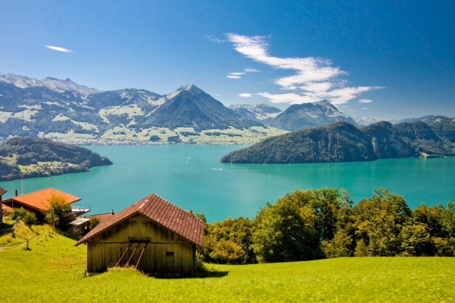 Miestas ir ežeras šveicarijoje