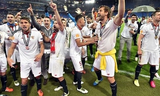 'Севилья первой в истории трижды подряд выиграла Лигу Европы