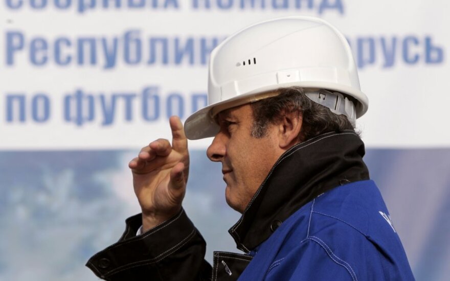Мишель Платини заложил капсулу с посланием в Минске