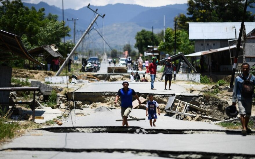 Indonezijoje policija sulaikė dešimtis marodierių po virtinės stichinių nelaimių