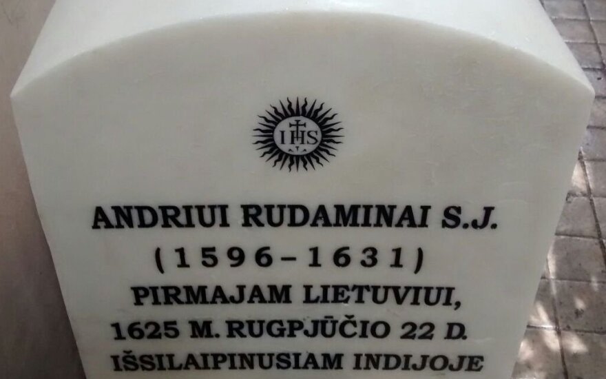 Kamień pamiątkowy dla Andrzeja Rudaminy - pierwszego Litwina w Indiach