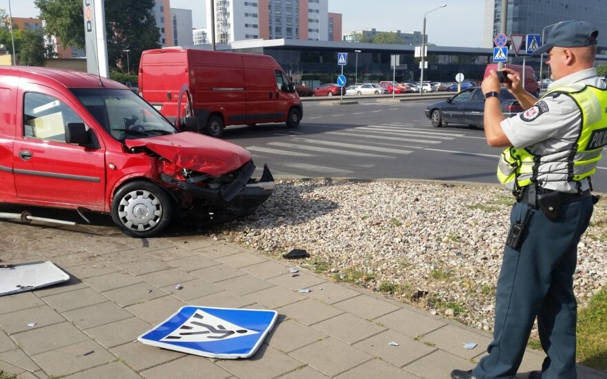 Авария в Вильнюсе: в больнице – беременная женщина, ребенок и мужчина