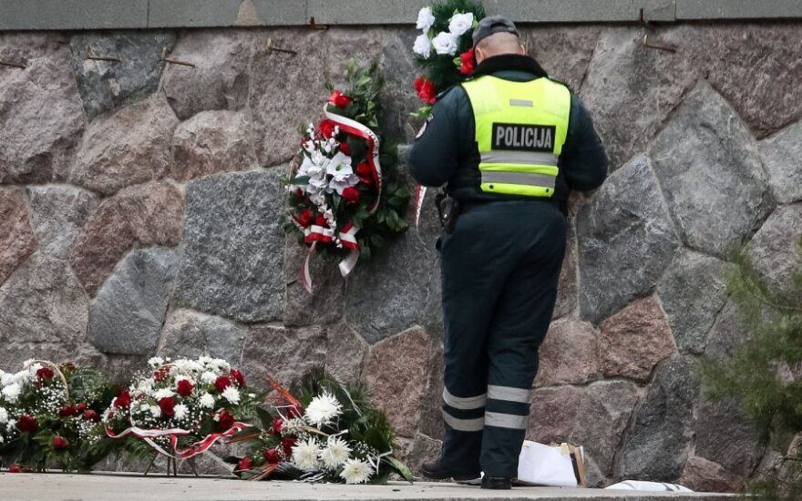 Союз поляков Литвы возмущен инцидентом у могилы сердца Пилсудского