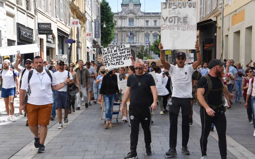 Prancūzijoje vyko protestai prieš naujas koronaviruso priemones