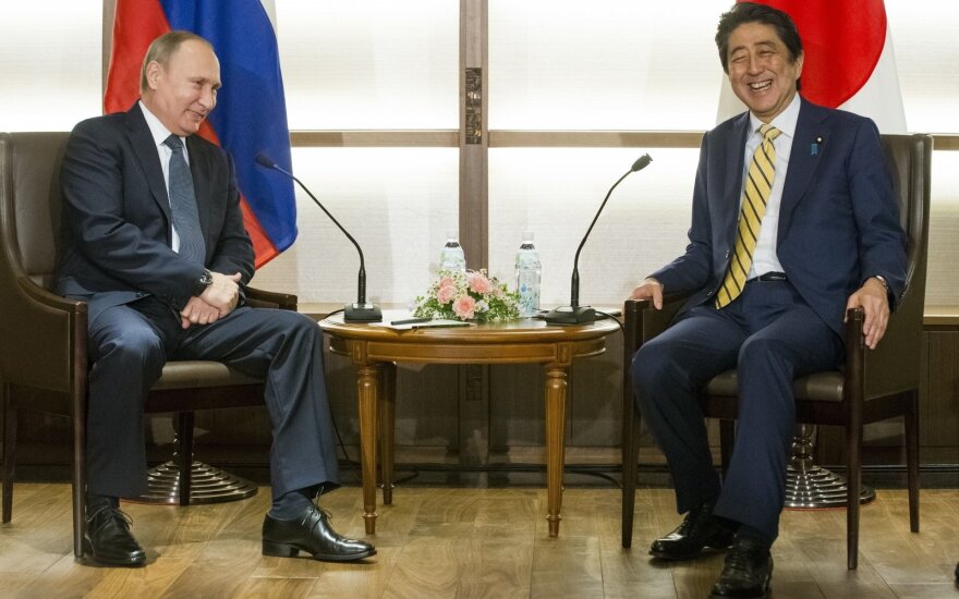 Путин обсудил с Абэ возможность заключения мирного договора