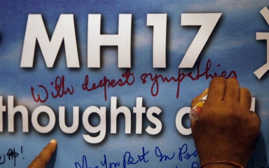 Британские эксперты продолжают изучать самописцы MH17