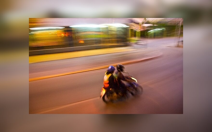 В Шяуляй автомобиль врезался в мопед 17-летнего подростка