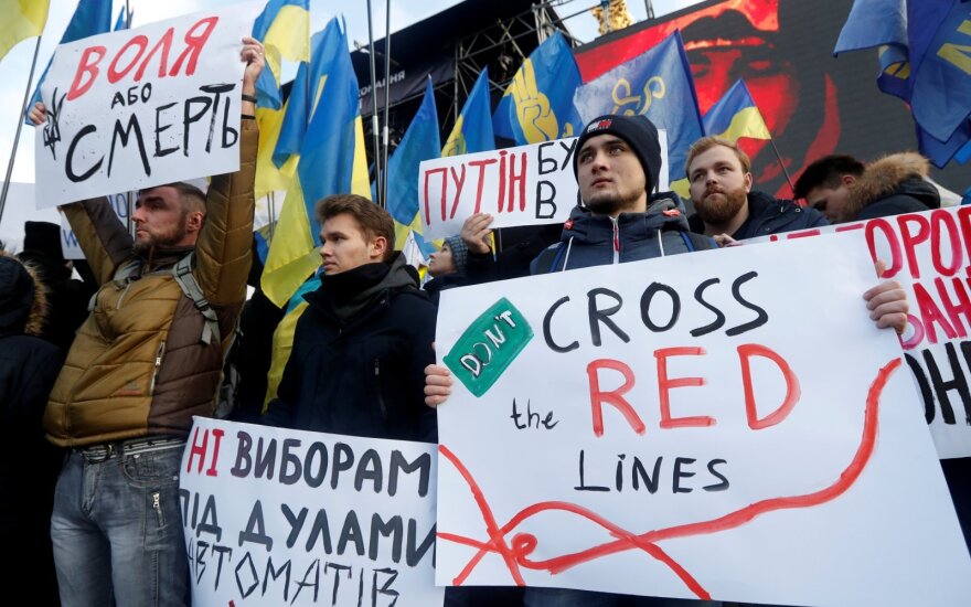В Киеве прошла акция "Красные линии для Зеленского"