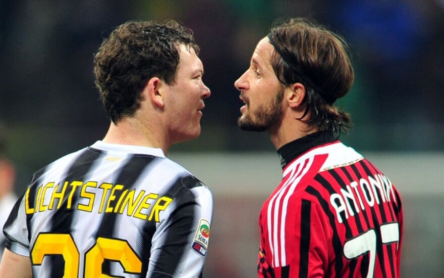Stephanas Lichtseineris ("Juventus") ir Luca Antonini (AC "Milan")
