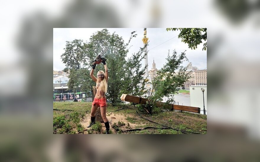Блог движения FEMEN закрыли за призывы пилить кресты