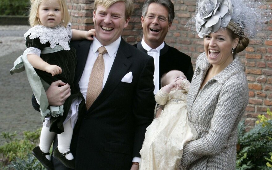 Olandijos karalius Wil emas Alexanderis ir karalienė Maxima krikštija dukterį princesę 
