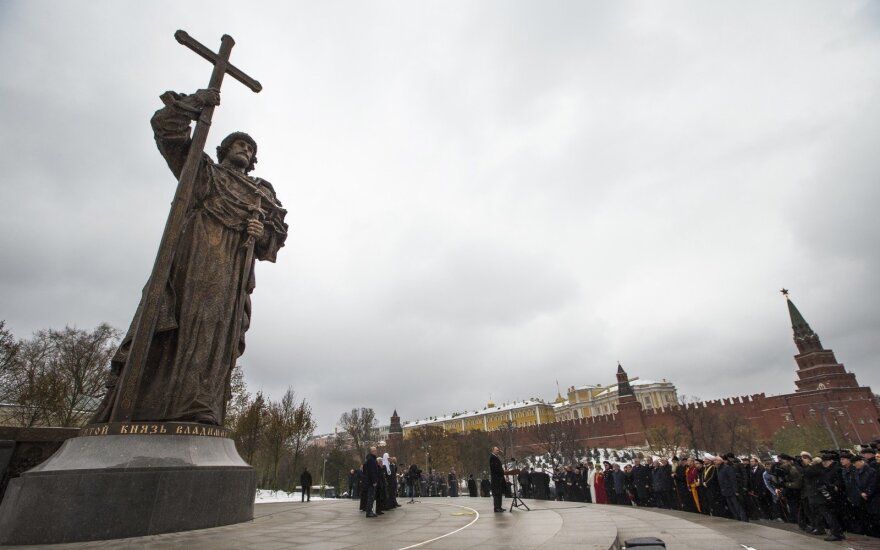 Установку памятника князю Владимиру в Москве поддержали 55% россиян