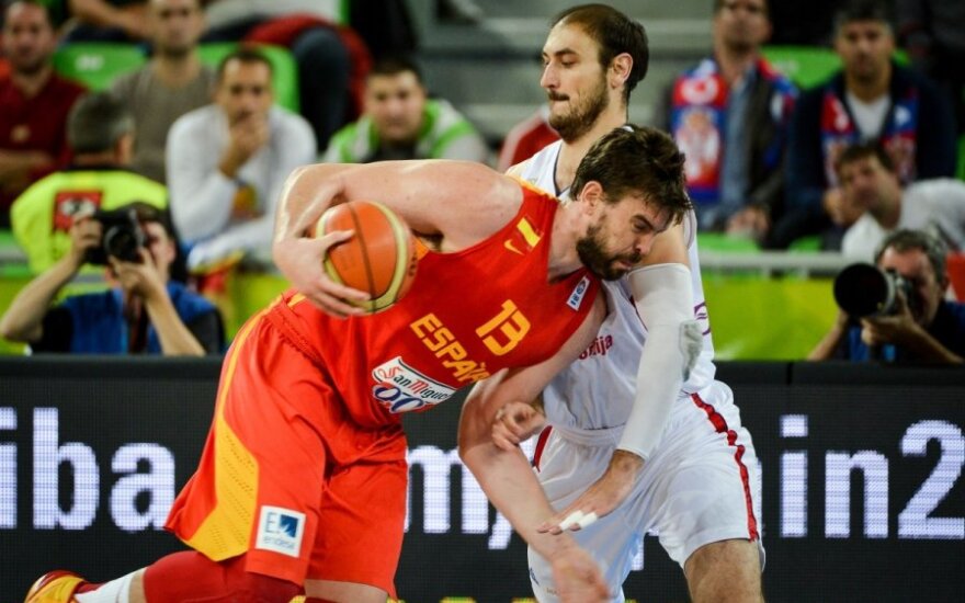 Испания в четвертьфинале размазала Сербию, Франция обыграла хозяев