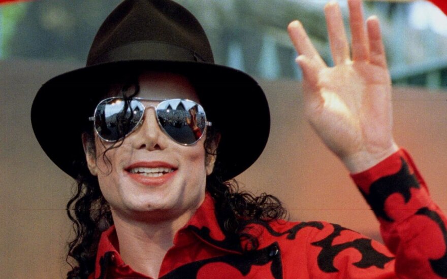 Компанию Майкла Джексона обвинили в потворстве педофилии