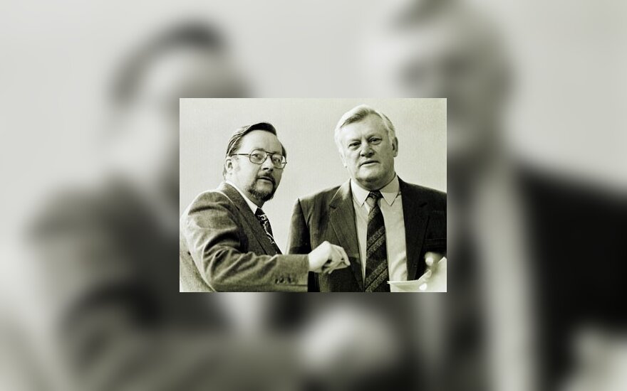 ARCHYVAS. Atkuriamojo Seimo Pirmininkas Vytautas Landsbergis (k) ir į tas pareigas siūlytas, bet deputatų daugumos nepalaikytas Algirdas Brazauskas, vadovavęs paskutinei sovietinei Aukščiausiajai tarybai.