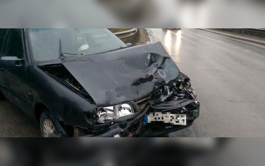 ДТП в Алитусе: водителя и его дочь спасли ремни безопасности