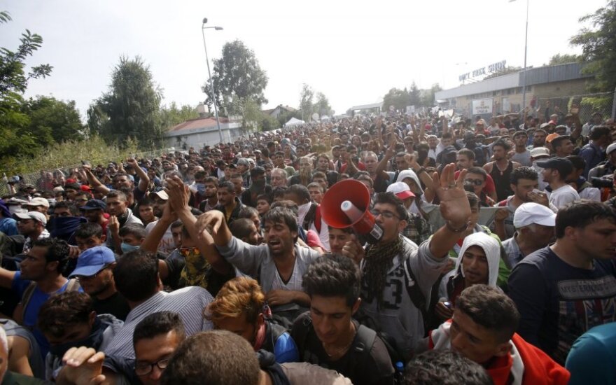 Парламент Венгрии одобрил законопроект о лагерях для мигрантов
