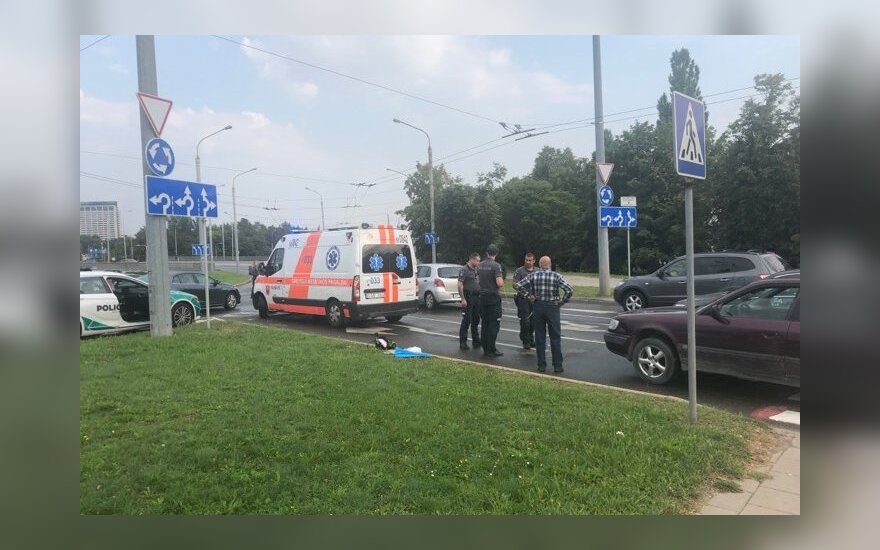ДТП в Вильнюсе: автомобиль Audi сбил девушку