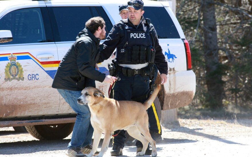 Стрельба в Канаде: нападавший, переодевшийся полицейским, убил 16 человек