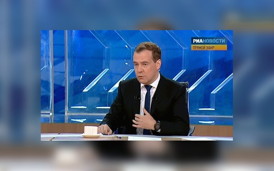 Премьер Медведев объяснил, почему не сажают Сердюкова