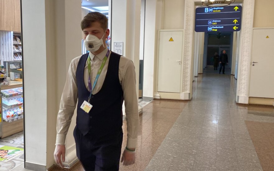 Приехавший из Сингапура британец заразил коронавирусом пятерых соотечественников на курорте во Франции
