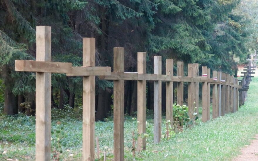 В Беларуси католики протестуют против снесения крестов в Куропатах