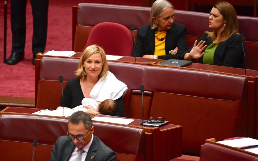 Политик впервые покормила грудью ребенка в парламенте Австралии