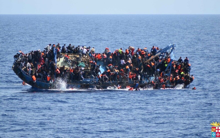 У берегов Ливии затонули два судна с сотнями мигрантов на борту