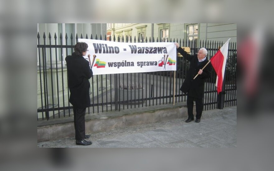 Protest pod ambasadą Litwy w Warszawie