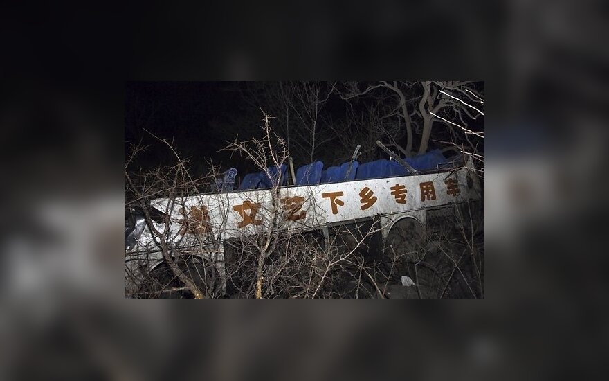 В Китае автобус с оперной труппой упал в пропасть (ВИДЕО)
