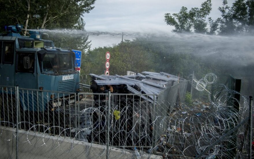 Венгрия начала строить стену на границе с Хорватией
