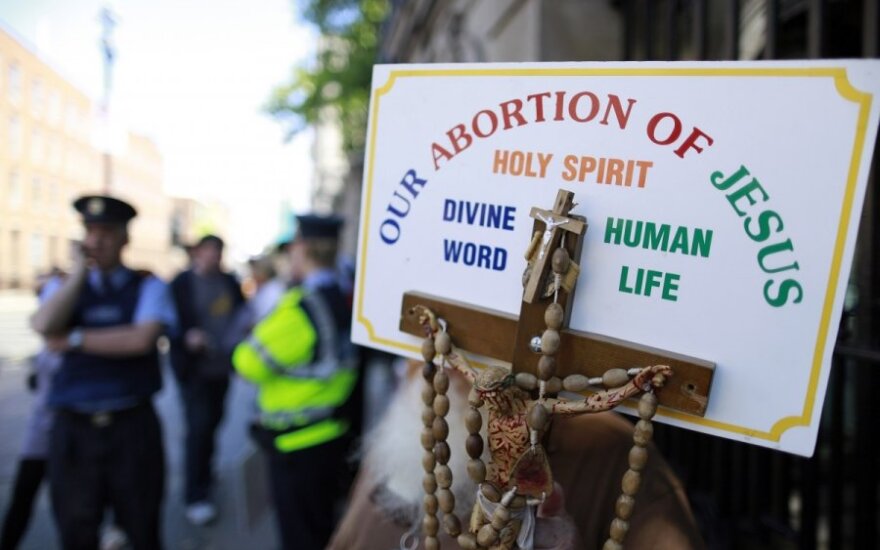 Парламент Ирландии легализовал аборты