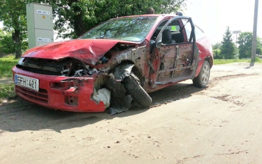 Выехавшая на встречную полосу Mazda столкнулась с фурой