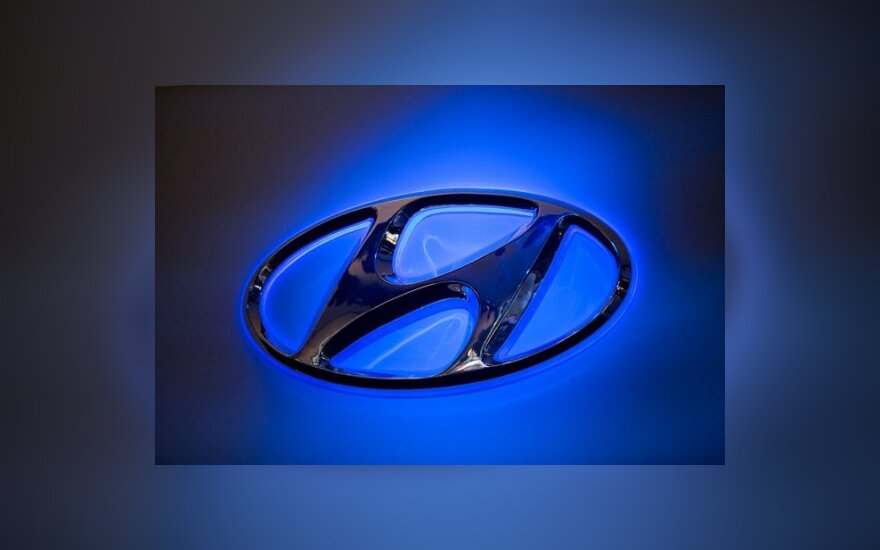 Необычный седан Hyundai Elantra выехал на дорогу