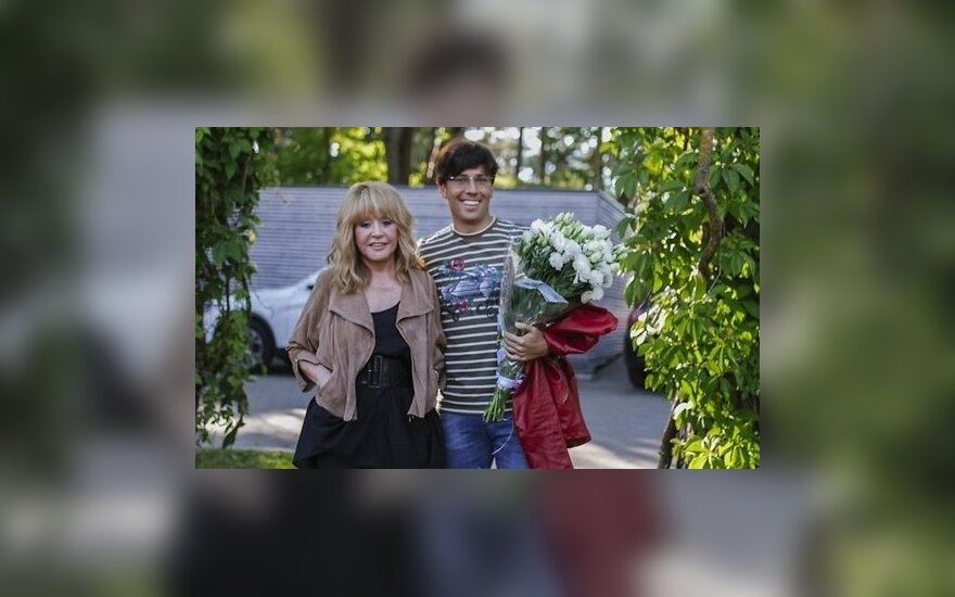 Алла Пугачёва оформляет европейский вид на жительство