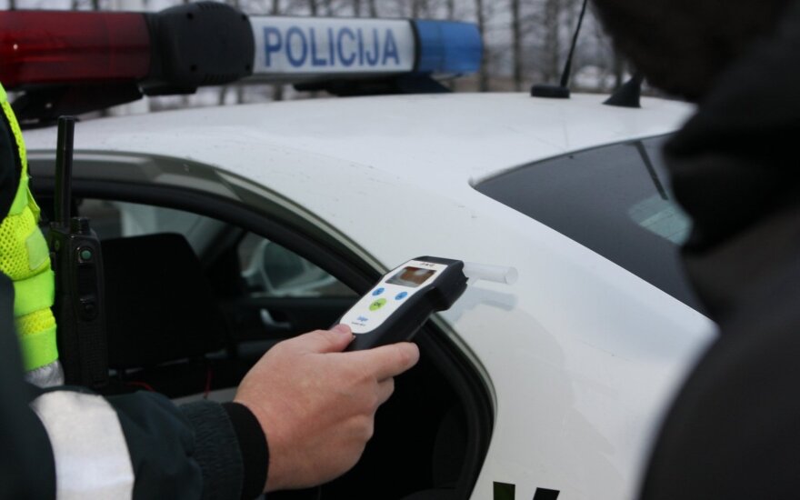 На месте аварии обнаружили тело мужчины и пьяную девушку
