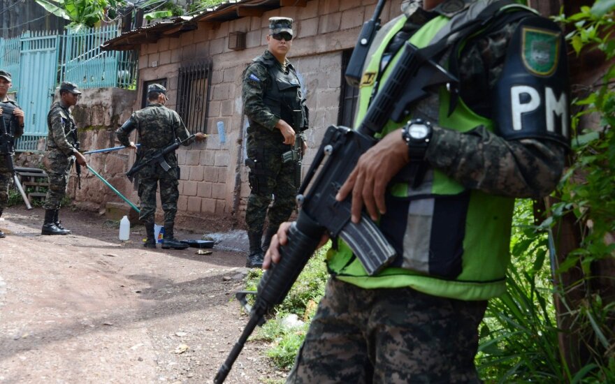 Власти Гондураса после скандальных выборов ввели комендантский час