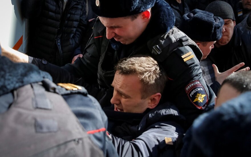 A. Navalnas suimamas
