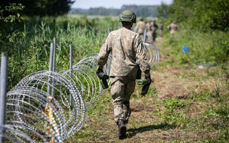 Литва и Латвия приступили к строительству забора на границе с Беларусью